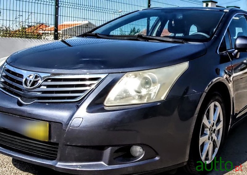 2010' Toyota Avensis Sw photo #1