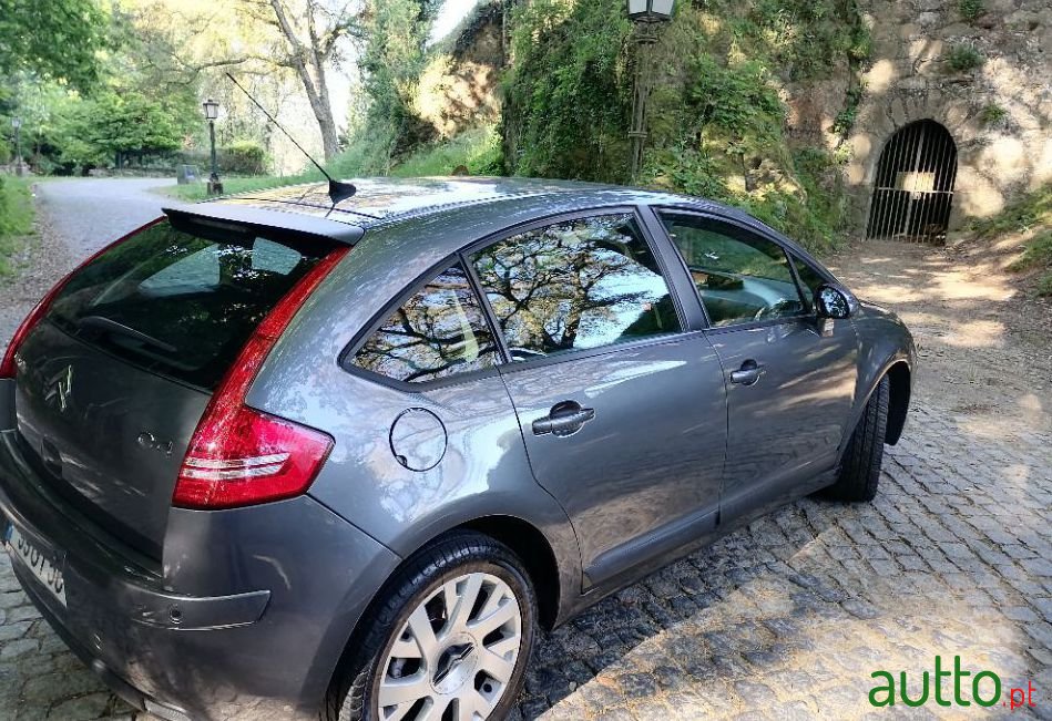 2008' Citroen C4 photo #5