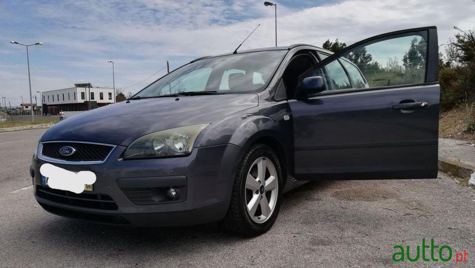 2005' Ford Focus Sw photo #1