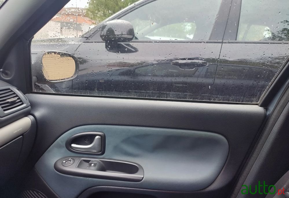 2006' Renault Clio 1.2 16V Confort photo #5