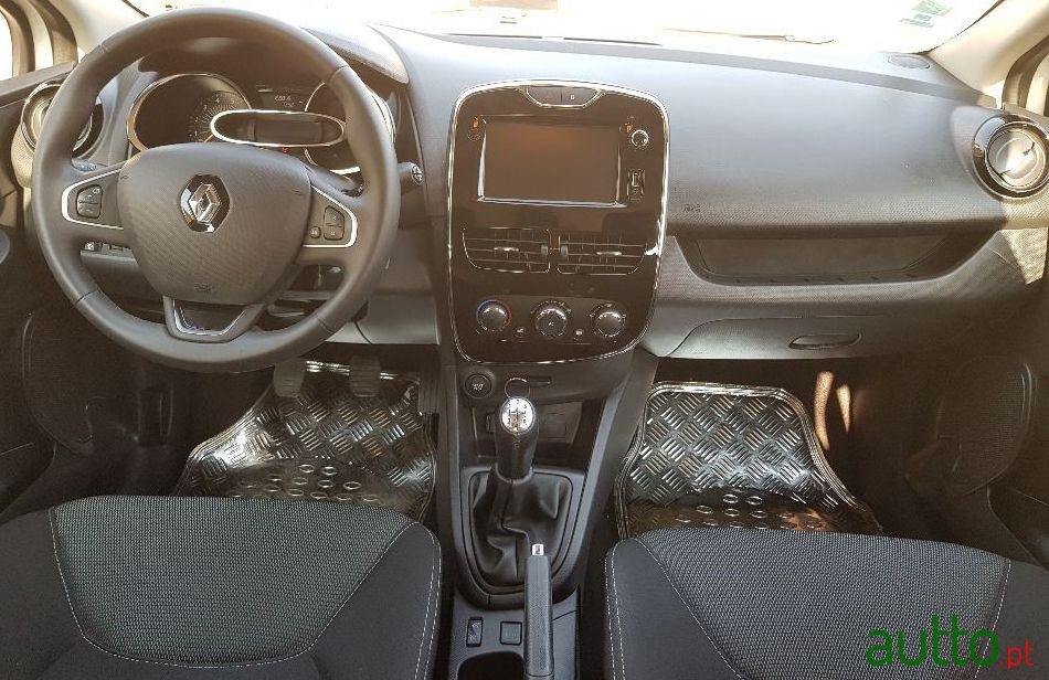 2014' Renault Clio photo #1