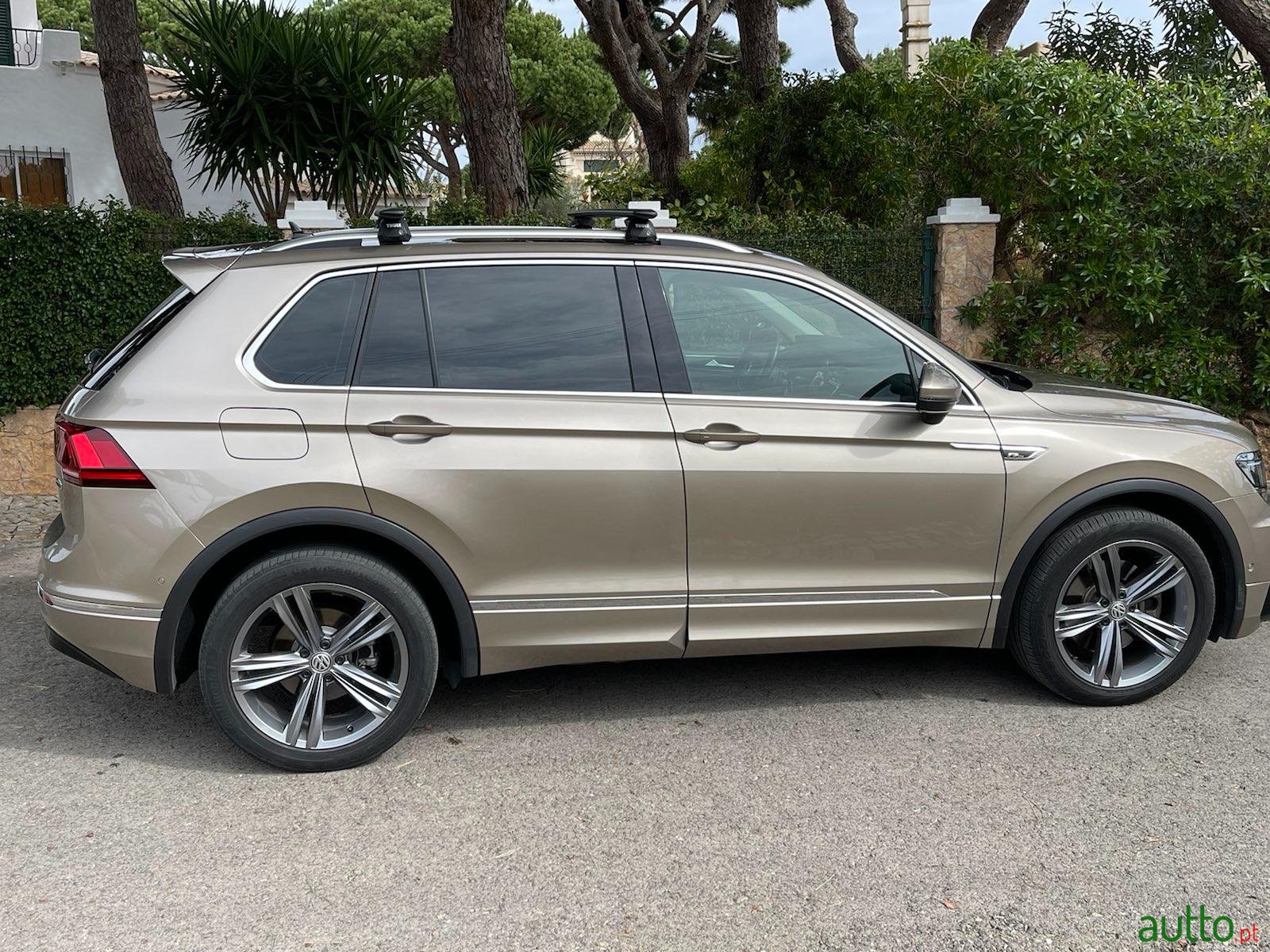 2018' Volkswagen Tiguan 2.0 TSI R-LINE photo #5