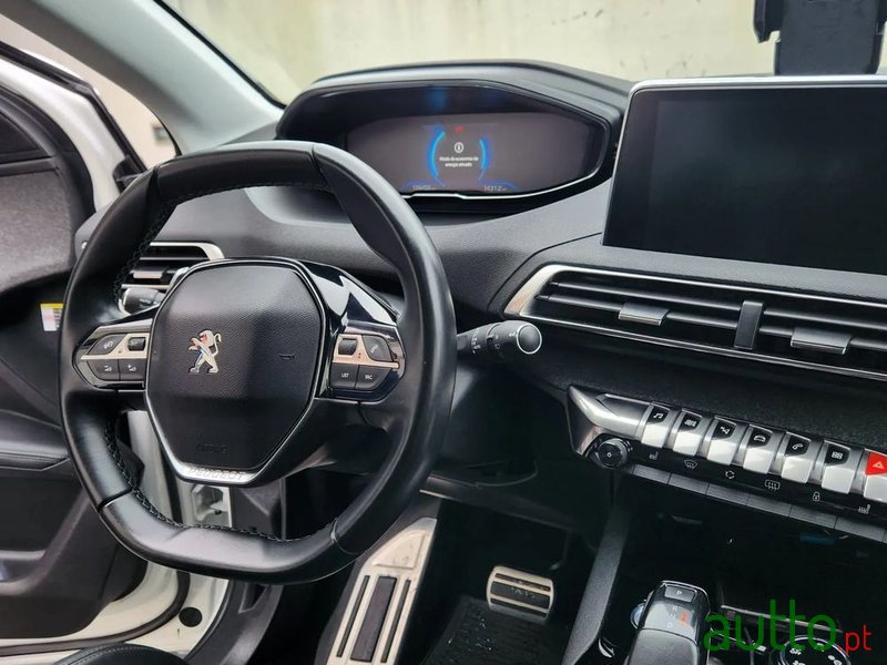 2020' Peugeot 5008 photo #5