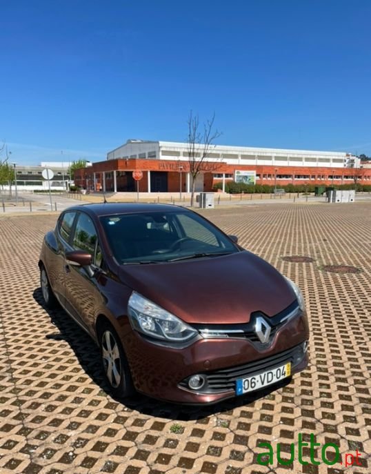 2015' Renault Clio photo #2