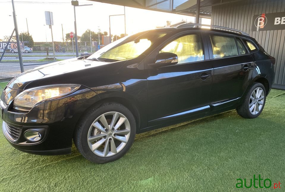 2013' Renault Megane Sport Tourer photo #3