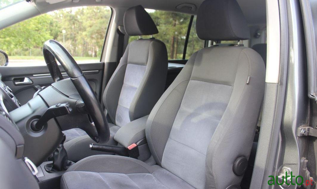 2011' Volkswagen Touran Nacional photo #5