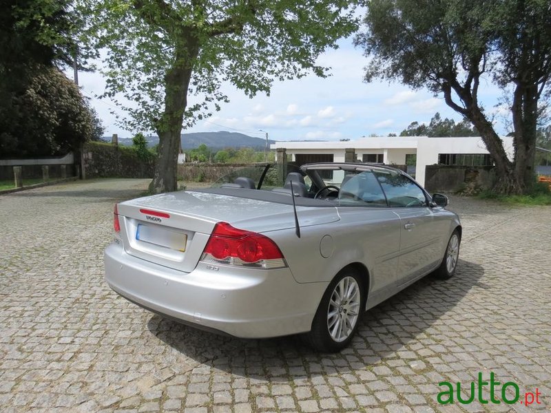 2010' Volvo C70 2.0 D Summum photo #2