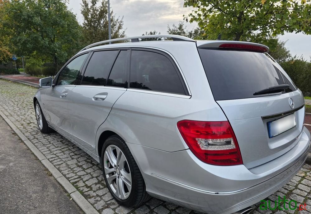 2011' Mercedes-Benz Classe C photo #5