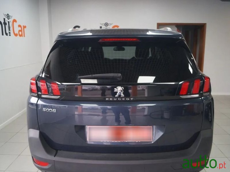 2019' Peugeot 5008 photo #5