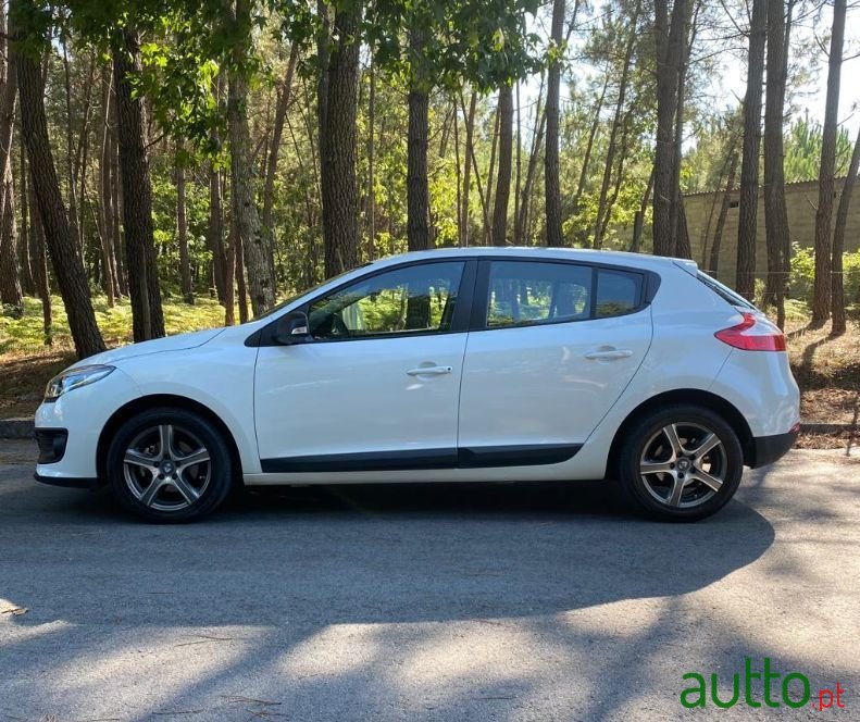 2014' Renault Megane photo #2