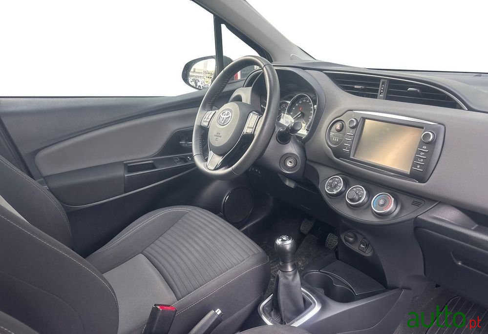 2020' Toyota Yaris photo #5