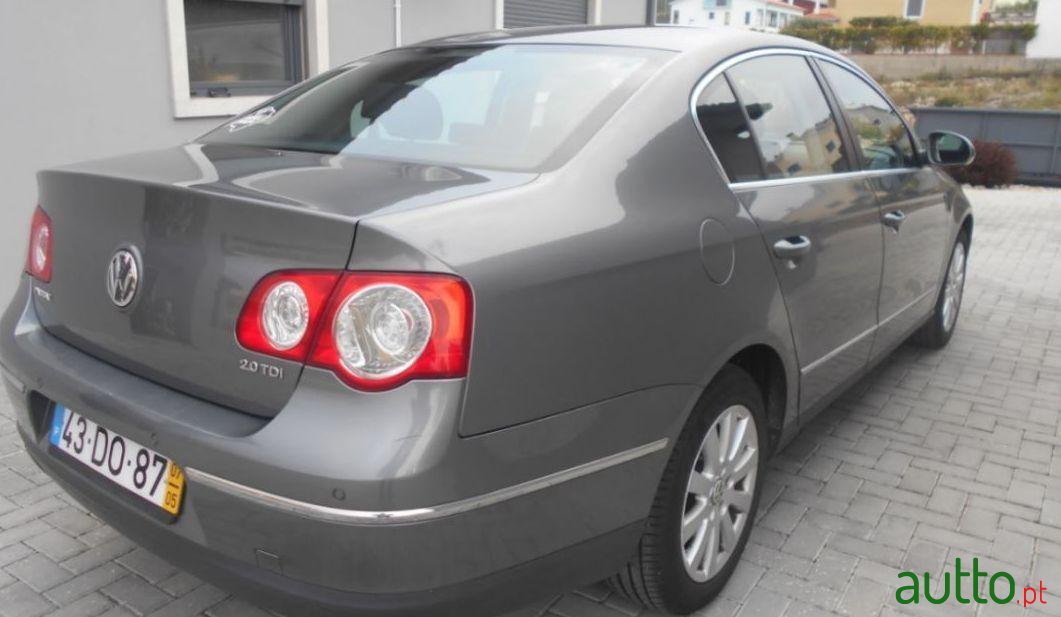 2007' Volkswagen Passat photo #2