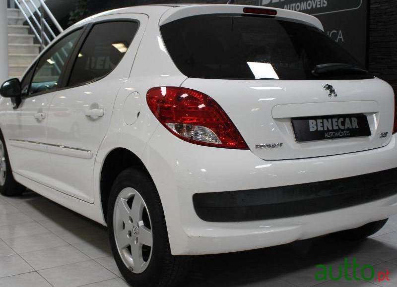 2011' Peugeot 207 1.4 photo #1