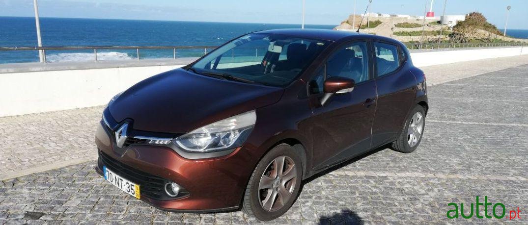 2013' Renault Clio photo #2