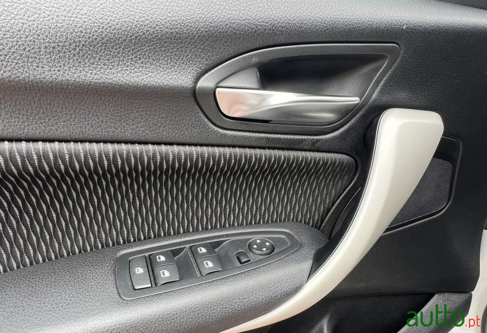 2016' BMW Série 1 D Line Urban photo #4