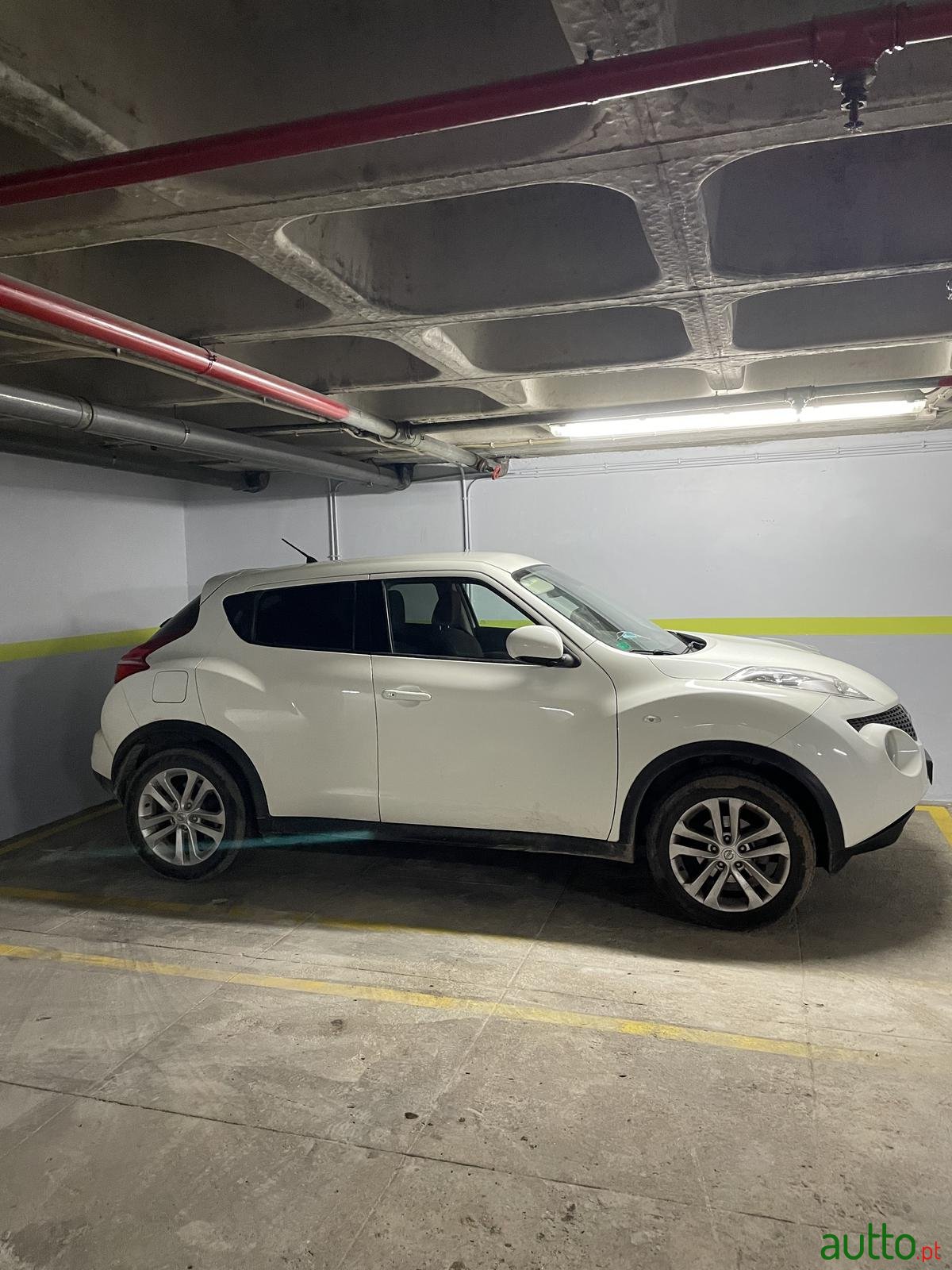2011' Nissan Juke Tekna premium 1.6 photo #2