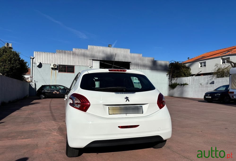 2015' Peugeot 208 Puretech 68 Like photo #5