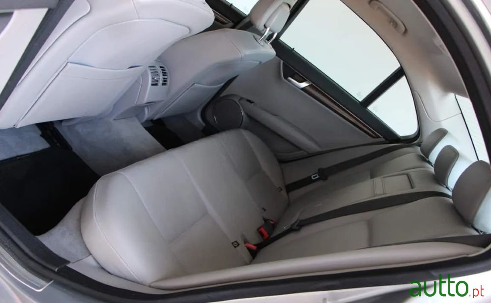 2008' Mercedes-Benz C 200 photo #6