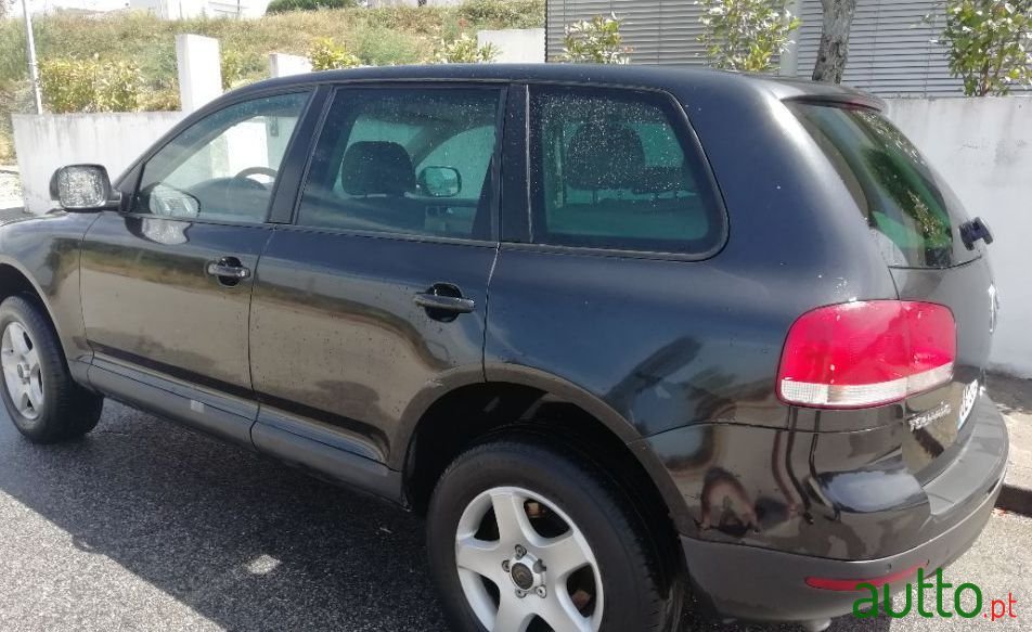 2005' Volkswagen Touareg photo #1