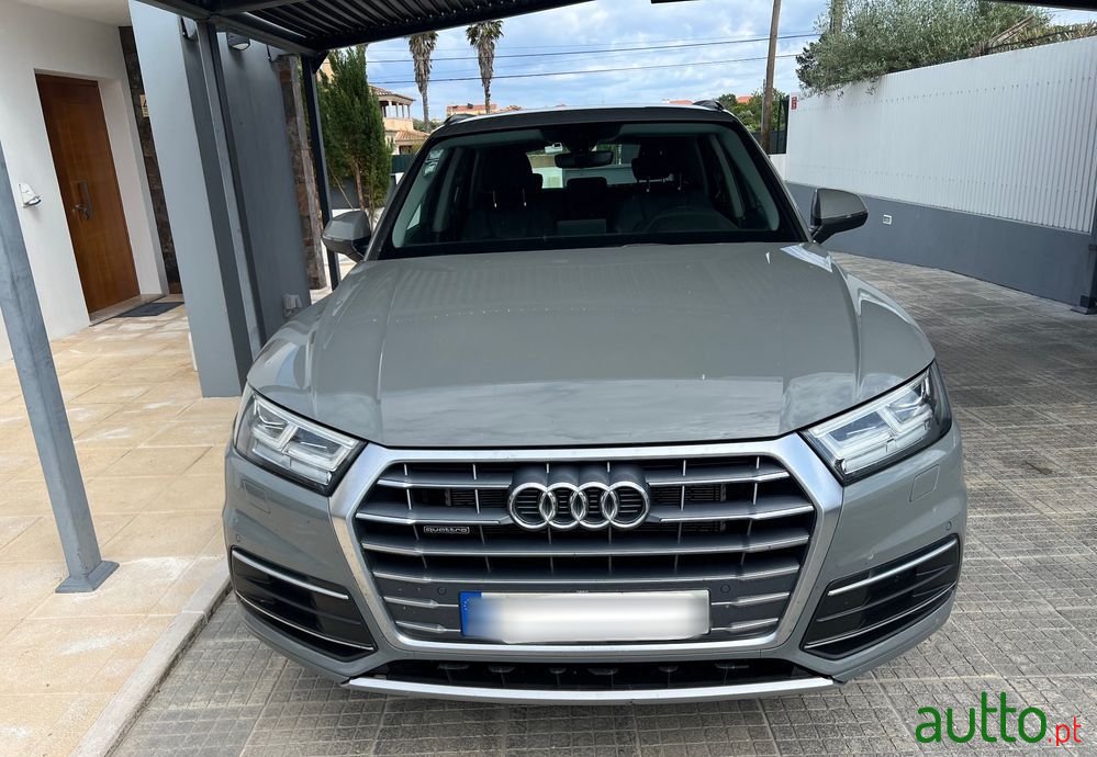 2020' Audi Q5 50 Tfsie Quattro S Tronic photo #2