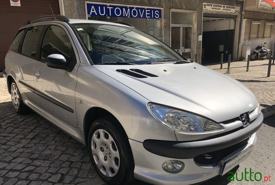 2006' Peugeot 206 Sw photo #2