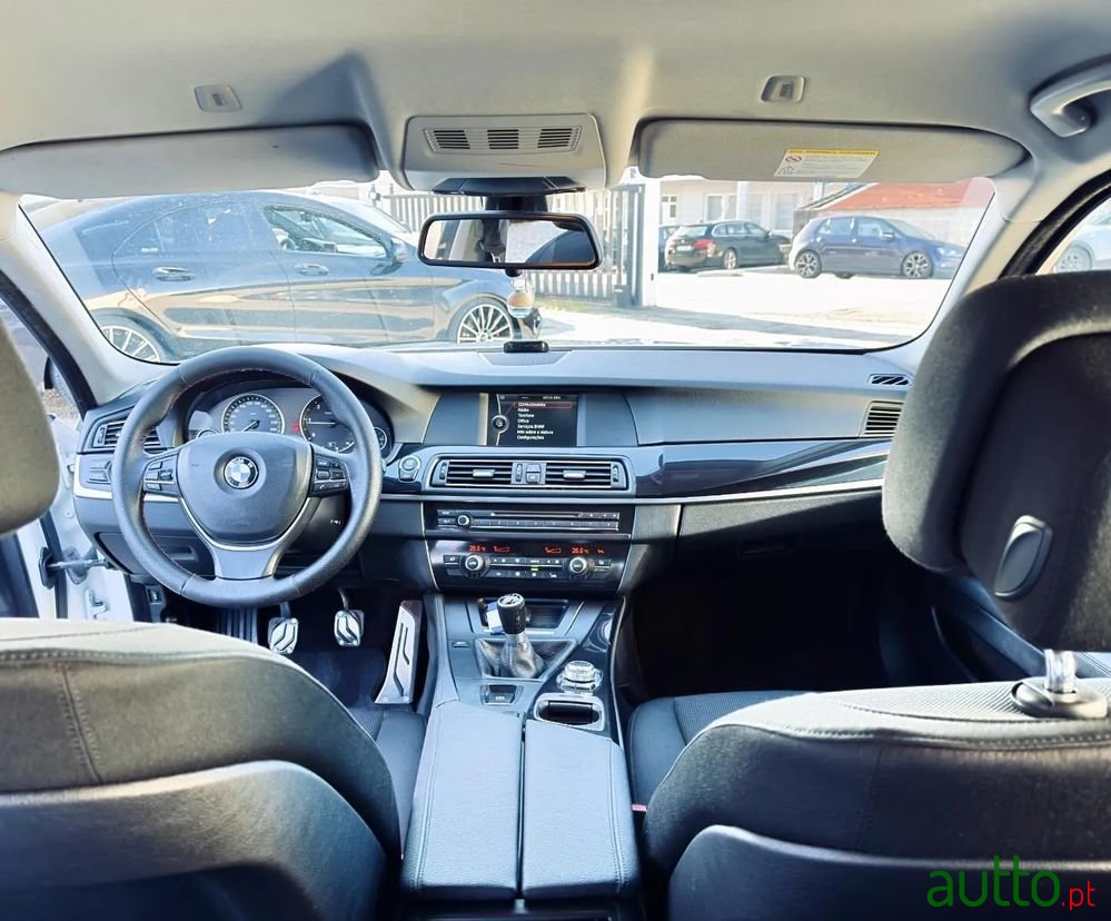 2011' BMW 520 D Pack M photo #5