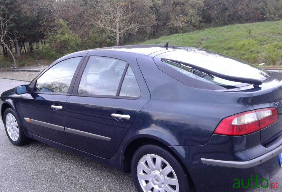 2002' Renault Laguna 1.9 Dci Privilége photo #2