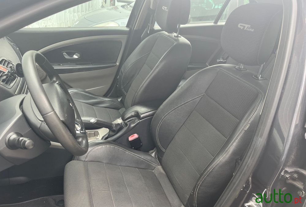 2010' Renault Megane photo #4