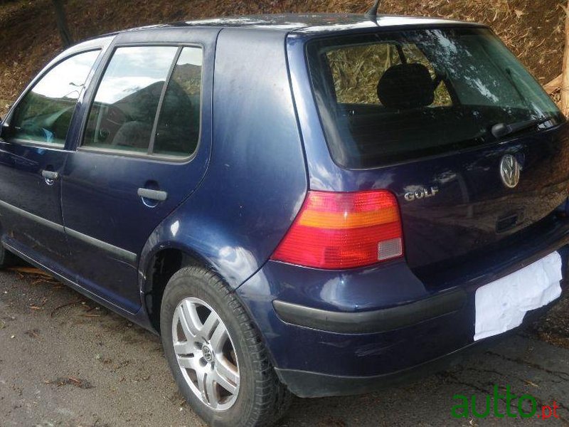 2001' Volkswagen Golf photo #2