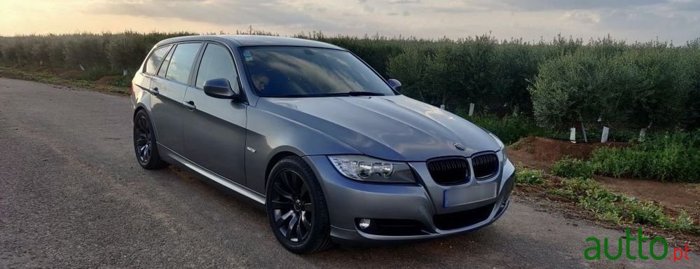 2011' BMW 318 D photo #1