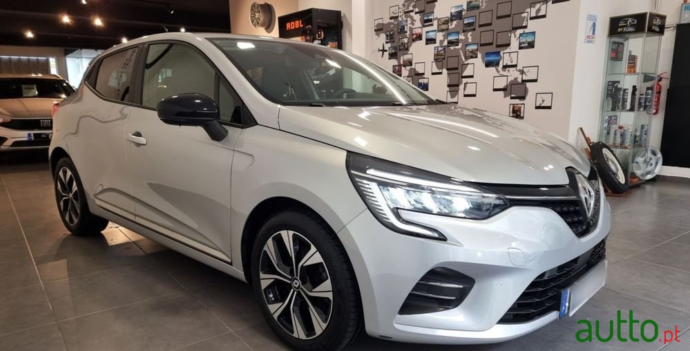 2023' Renault Clio photo #4