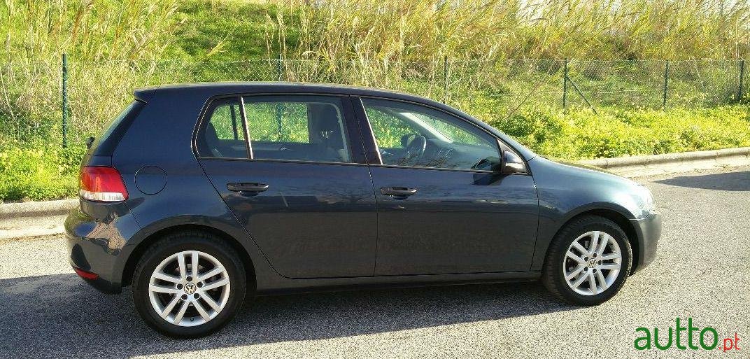 2009' Volkswagen Golf 1.6 Tdi Trendline photo #1