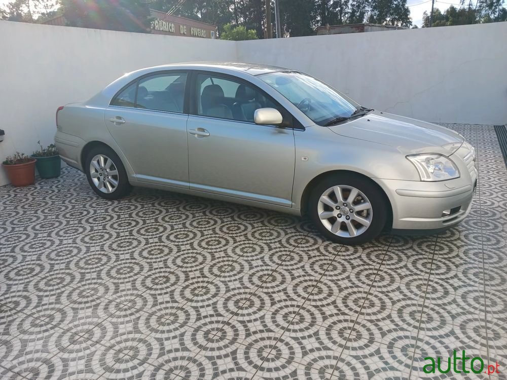 2005' Toyota Avensis photo #1