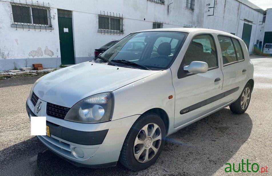 2001' Renault Clio photo #3