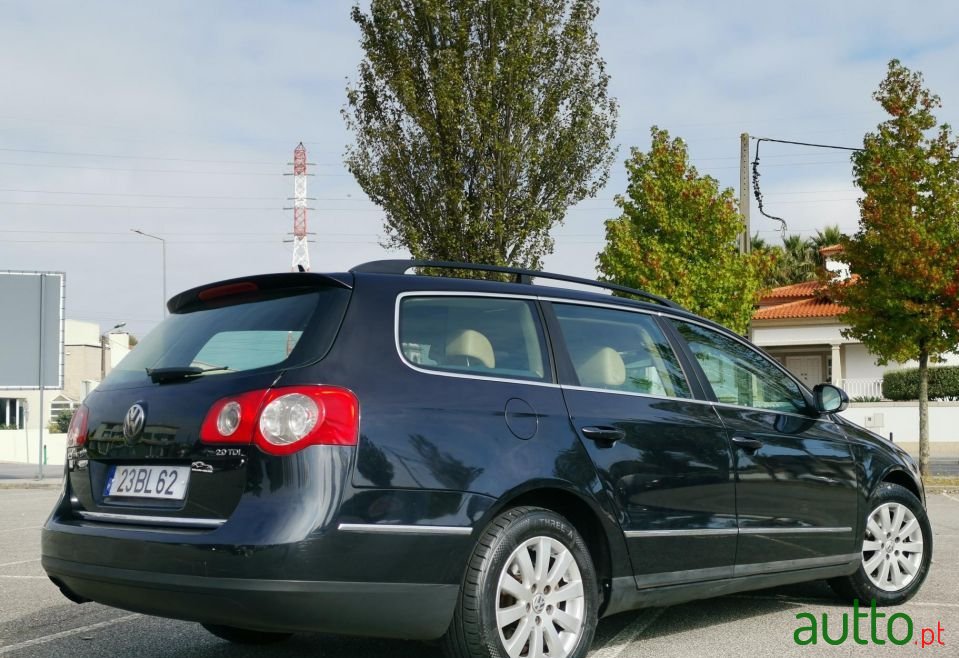 2006' Volkswagen Passat Variant photo #2