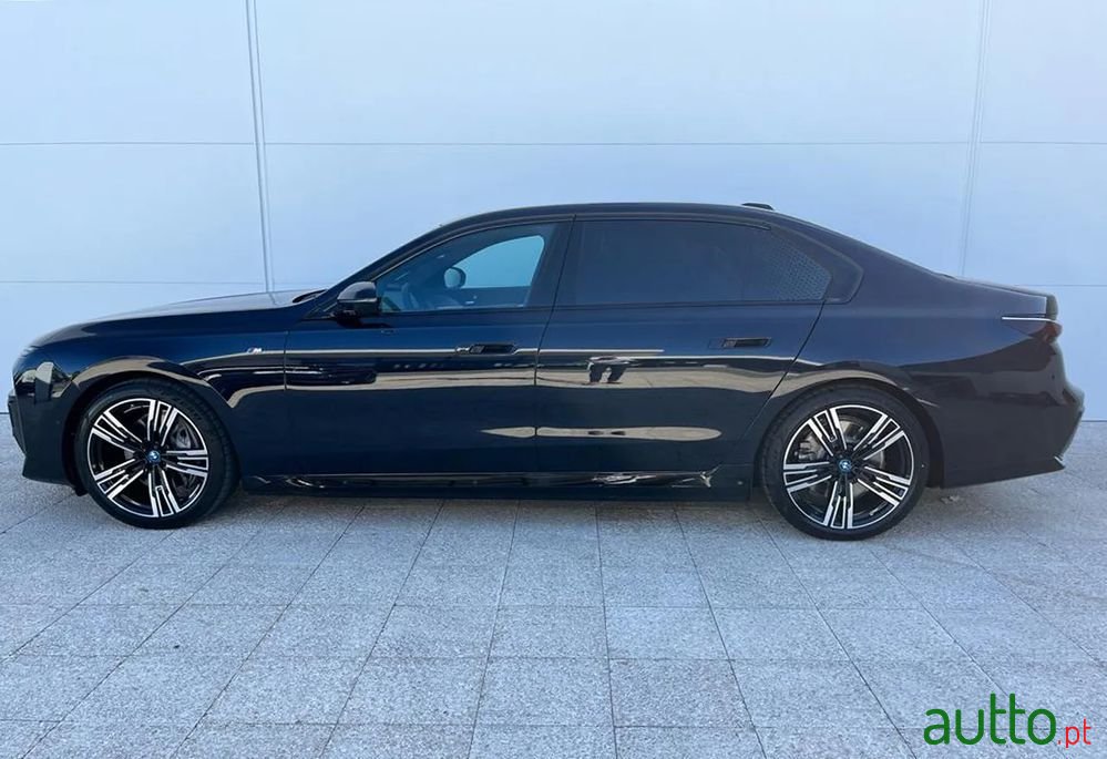 2023' BMW i7 Xdrive60 Pack M photo #4