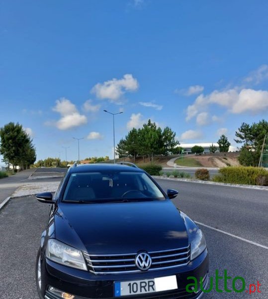 2011' Volkswagen Passat photo #1