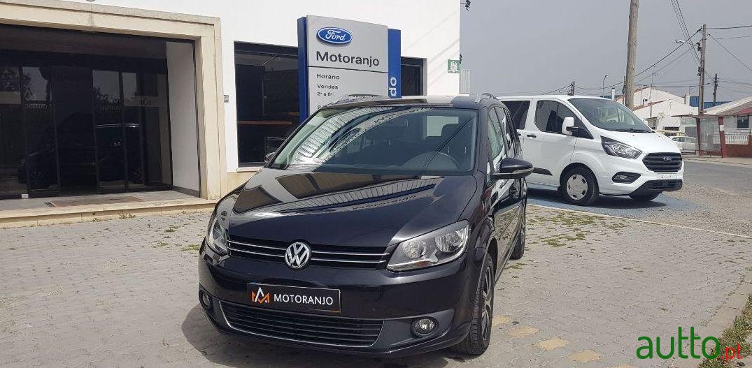 2014' Volkswagen Touran photo #2