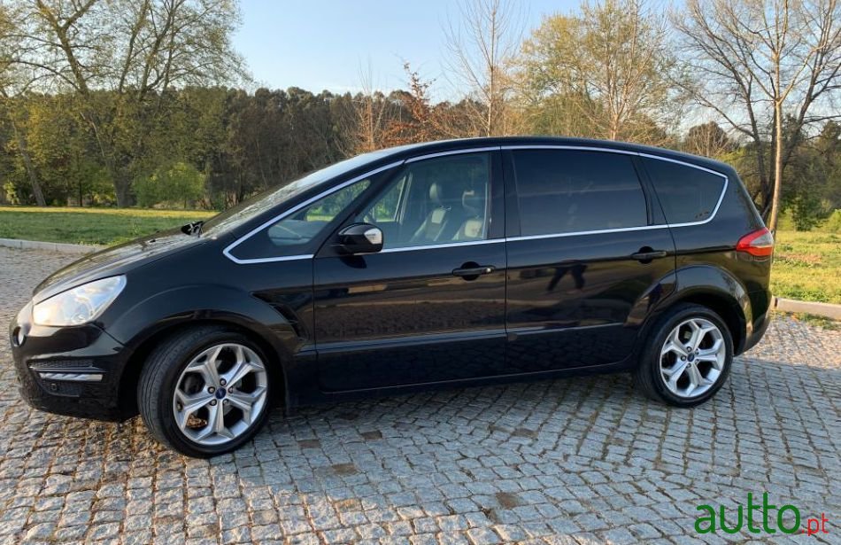 2011' Ford S-Max photo #3