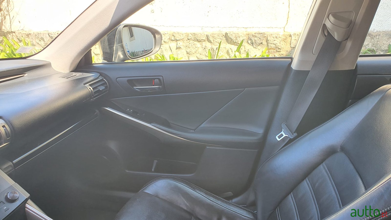 2013' Lexus IS 300 Hybrid photo #4