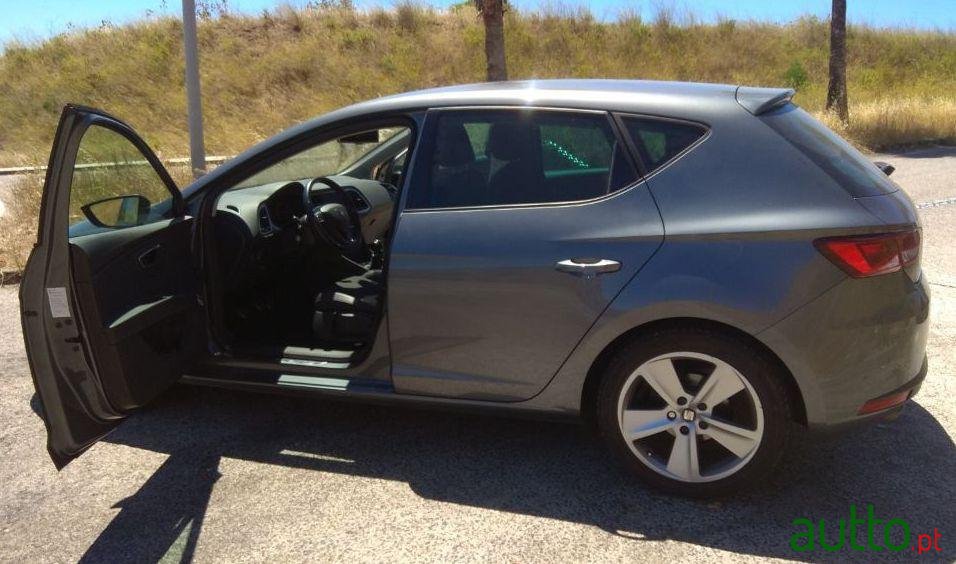 2013' SEAT Leon photo #1