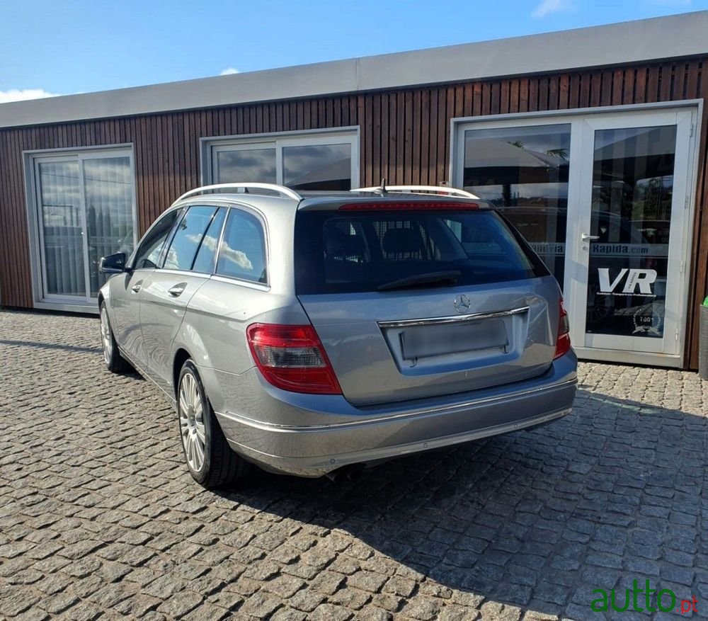 2010' Mercedes-Benz Classe C photo #4