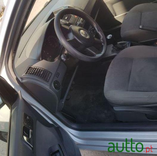 2005' Volkswagen Polo photo #2