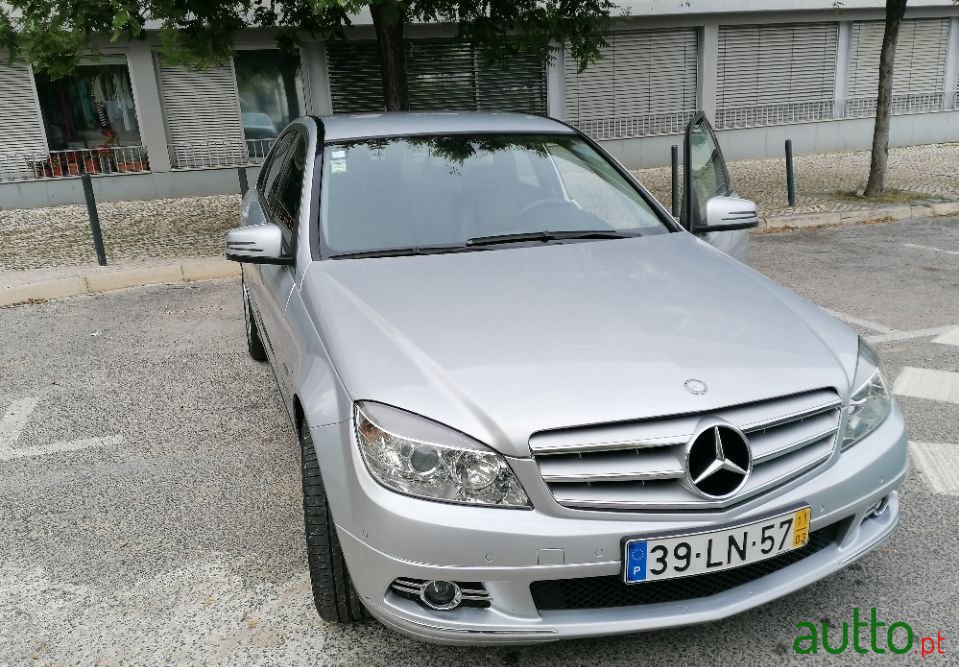 2011' Mercedes-Benz C-220 photo #2