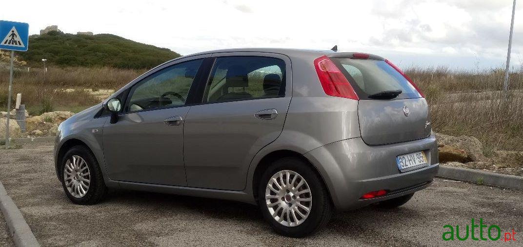 2009' Fiat Grande Punto 1.2 Free photo #2