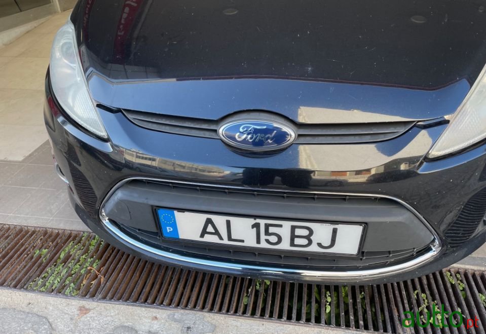 2012' Ford Fiesta photo #1