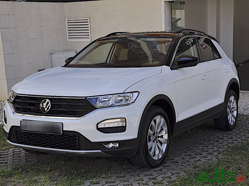 2021' Volkswagen T-Roc 1.0 Tsi photo #2