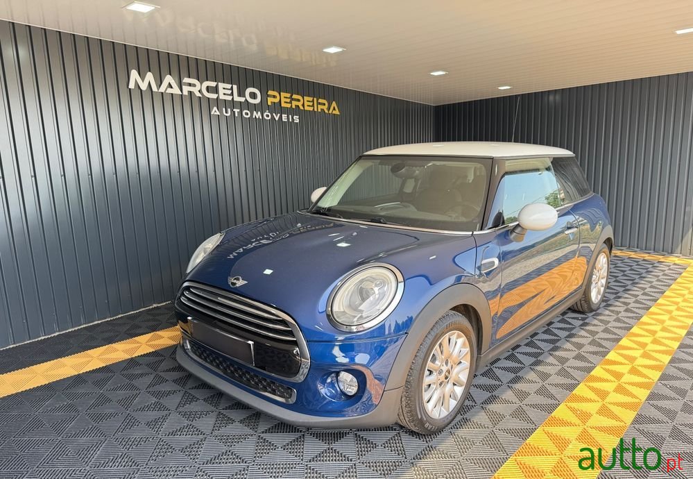 2014' MINI Cooper 3 Portas photo #1