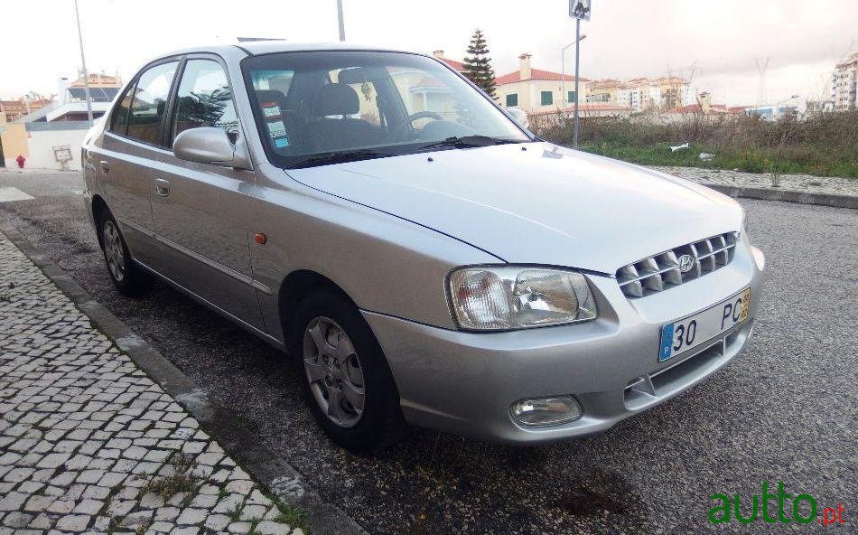 2000' Hyundai Accent photo #1