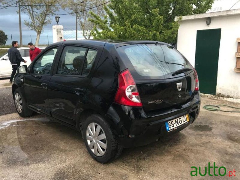 2012' Dacia Sandero 1.2 Confort Bi-Fuel photo #2